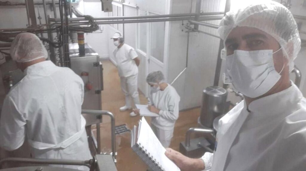 Se hizo historia otorgaron licencia de 100 dias a un padre para el cuidado de su bebe
