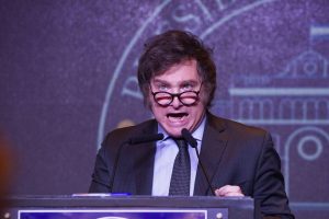 La palabra del Presidente Habló Milei tras el DNU y los cacerolazos: "Todas las empresas del Estado pueden quedar privatizadas" 1 milei3