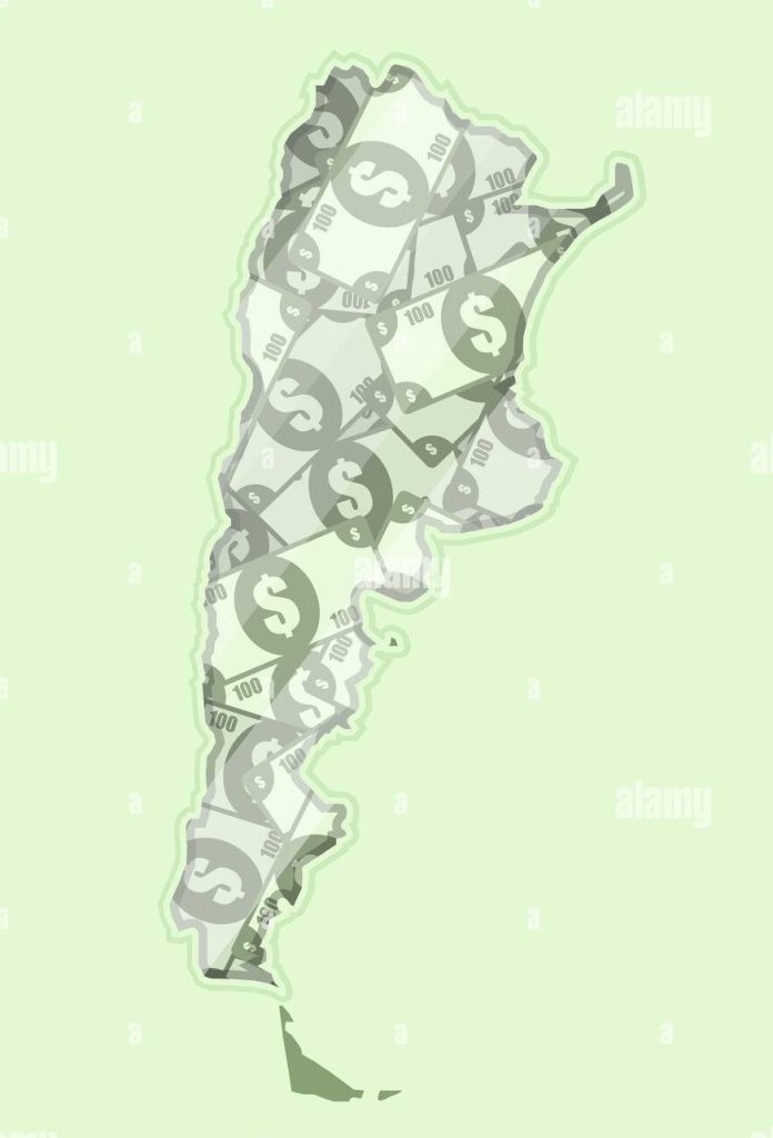 mapa argentina cubierto de dinero billetes de cien dolares en el mapa hay reflejo de cristal conceptual h2fyxn e1724121156533