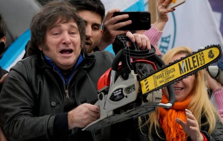 La fabricante de Oreo, Milka y Cadbury frena su producción en el país MOTOSIERRA