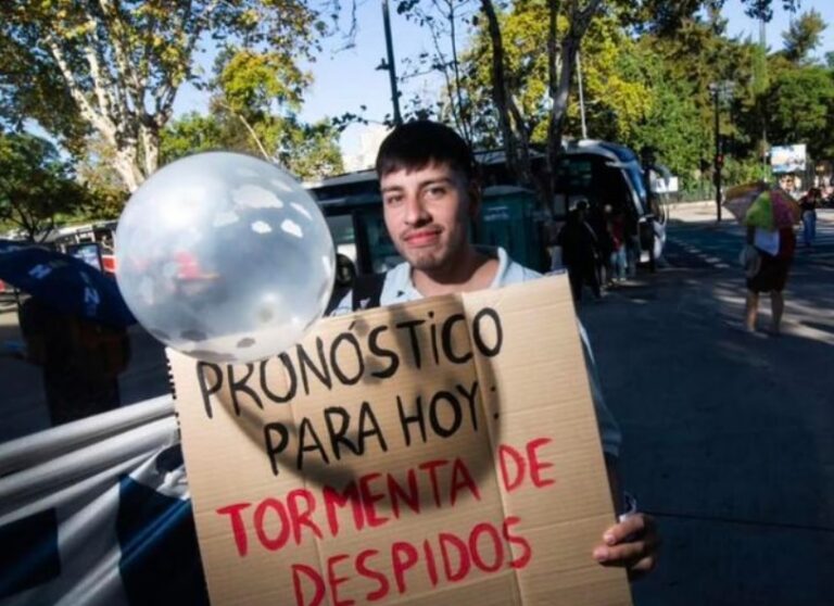 Paro en el Servicio Meteorológico Nacional: trabajadores alertan por despidos del 30% del personal SMN